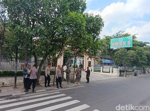 SMKN 3 Jogja Diteror Petasan Gerombolan Bermotor, Polisi Olah TKP SMKN 3 Jogja Diteror Petasan Gerombolan Bermotor, Polisi Olah TKP