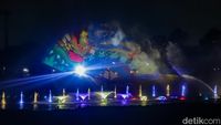 Warna-warni Dancing Fountain Tirta Cerita TMII