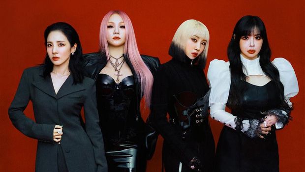 CL, Minzy, Dara, dan Bom dari 2NE1 kumpul merayakan ulang tahun debut mereka yang ke-15.