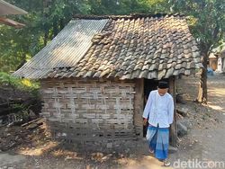 Di Gubuk Kecil Ini Hari Nabung Rp 40 Ribu Sehari dari Tani Sampai Naik Haji