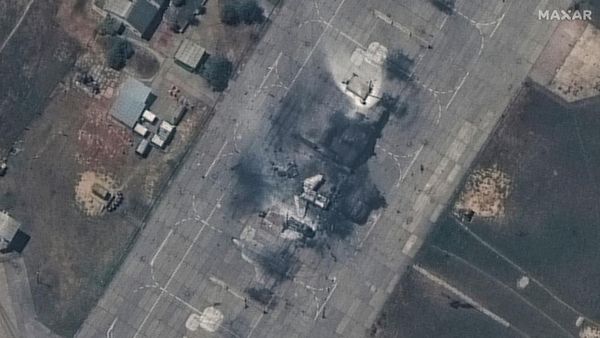 Foto Satelit Dampak Serangan di Pangkalan Udara Krimea