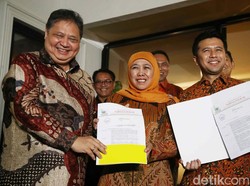 Ekspresi Khofifah-Emil Saat Diusung Golkar di Pilgub Jatim