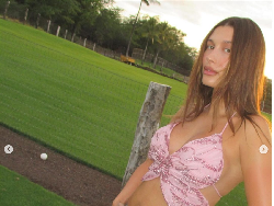 Baby Bump Hailey Bieber yang Diduga Sudah 6 Bulan