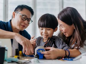 Mau Anak Lebih Cerdas di Sekolah? Kata Riset Ini, Kuncinya Ada di Ayah Mau Anak Lebih Cerdas di Sekolah? Kata Riset Ini, Kuncinya Ada di Ayah