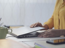 Tren Work Life Balance Baru di China, Karyawan Kerja Sambil Olahraga