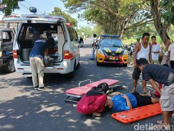 Setang Motor Kesenggol Mobil yang Hendak Nyalip di Bantul, 2 Terluka