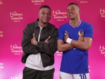 Momen Mbappe Jumpa Kembaran yang Lebih Tinggi