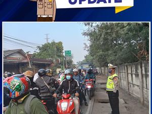 Lalin Jalan Marunda Jakut Padat Imbas Proyek Pengecoran Jalan Lalin Jalan Marunda Jakut Padat Imbas Proyek Pengecoran Jalan