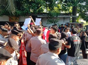 Mahasiswa Soroti Dugaan Suap yang Seret Ketua KPU Indramayu Mahasiswa Soroti Dugaan Suap yang Seret Ketua KPU Indramayu