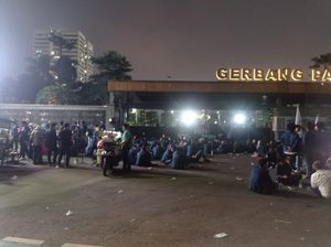 Demo di Belakang DPR Ricuh, Massa Paksa Masuk Kompleks Parlemen