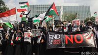 Massa Gelar Demo di Depan Kedubes AS Peringati Hari Nakba