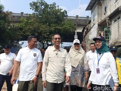 Heru Tinjau Lahan Normalisasi Ciliwung di Rawajati yang Telah Dibebaskan