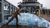 Militer Brasil Distribusikan Bantuan Air Bersih untuk Korban Banjir