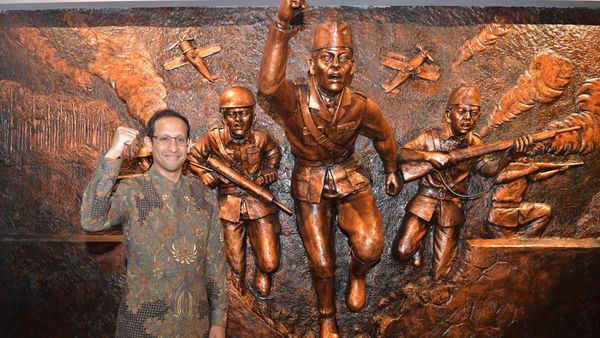Pamer Wajah Baru Museum Benteng Vredeburg, Nadiem Foto Bareng Jenderal Soedirman