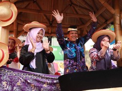 Pemkab Tangerang Meriahkan Pawai Mobil Hias Kriya & Budaya Dekranas 2024