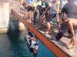 Hendak Pulang dari Bali, Pemotor Perempuan Tercebur di Pelabuhan Ketapang