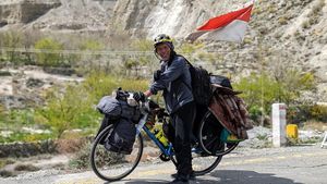 10 Potret Perjalanan Pesepeda Jakarta yang Gowes ke Makkah