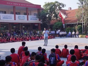 Pj Wali Kota Mojokerto Kampanyekan Bike to School Pj Wali Kota Mojokerto Kampanyekan Bike to School