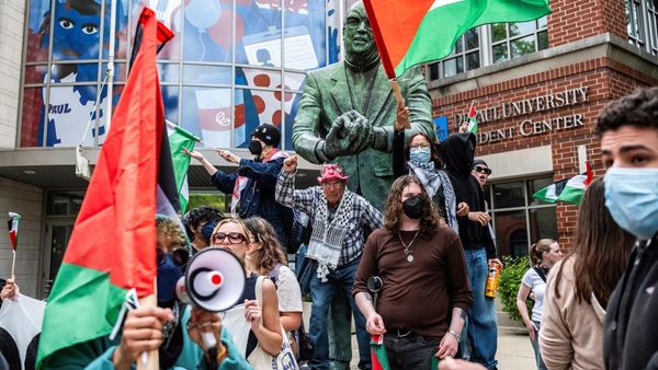 Polisi Bongkar Paksa Kemah Massa Pro-Palestina di Kampus DePaul Chicago