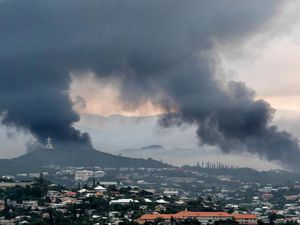 Prancis Kirim Pasukan untuk Mengamankan Kaledonia Baru Prancis Kirim Pasukan untuk Mengamankan Kaledonia Baru