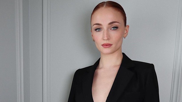 Berita Viral Selebriti dari InsertLive : Sophie Turner Sebut Joe Jonas soal Anak usai Dihujat gegara Pamer Nonton OASIS