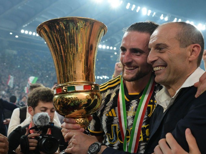 ROME, ITALY - MAY 15:  Massimiliano Allegri head coach of Juventus and Adrien Rabiot of Juventus FC celebrate the winning of the Italian Cup with the trophy at the end of the Coppa Italia Final match between AC Atalanta and Juventus FC at Olimpico Stadium on May 15, 2024 in Rome, Italy. (Photo by Silvia Lore/Getty Images)