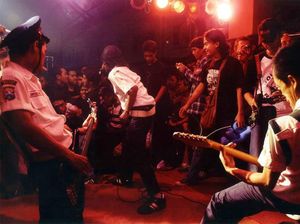 Mengenal Primitive Chimpanzee, Band Cadas Berkostum Nyeleneh Asal Malang