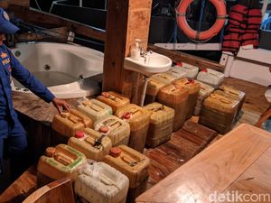 Kapal Pinisi Jual BBM Subsidi di Perairan Labuan Bajo, 2 Orang Ditangkap