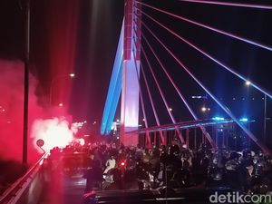 Persib ke Final Liga 1, Bobotoh Tumpah ke Jalanan Bandung!