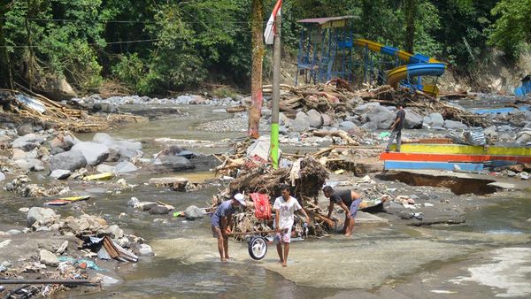 Dampak Kerusakan Akibat Banjir Bandang di Kawasan Lembah Anai