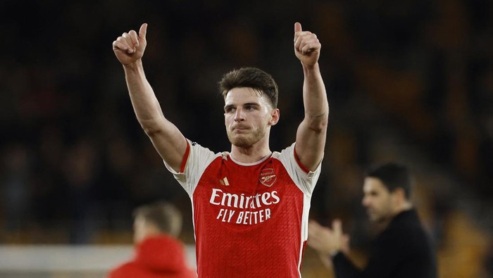 Soccer Football - Premier League - Wolverhampton Wanderers v Arsenal - Molineux Stadium, Wolverhampton, Britain - April 20, 2024  Arsenals Declan Rice celebrates after the match Action Images via Reuters/Jason Cairnduff NO USE WITH UNAUTHORIZED AUDIO, VIDEO, DATA, FIXTURE LISTS, CLUB/LEAGUE LOGOS OR LIVE SERVICES. ONLINE IN-MATCH USE LIMITED TO 45 IMAGES, NO VIDEO EMULATION. NO USE IN BETTING, GAMES OR SINGLE CLUB/LEAGUE/PLAYER PUBLICATIONS.