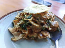 Tak Pernah Sepi Pembeli, Ini Rahasia Gado-gado Ampera di Cirebon