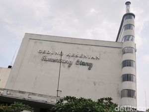 Rumentang Siang di Antara Idealisme dan Industri Kesenian Rumentang Siang di Antara Idealisme dan Industri Kesenian