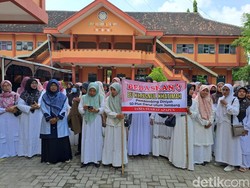 Ratusan Guru Jombang Protes Rekannya Jadi Tersangka Rusaknya Mata Anak Polisi