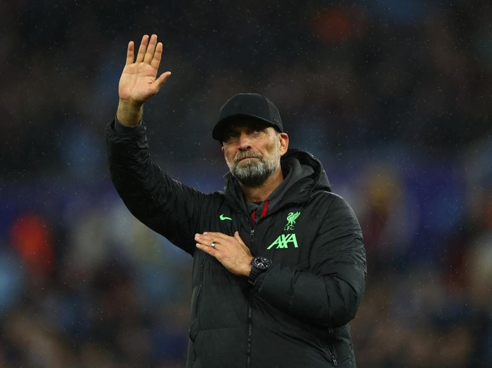 Soccer Football - Premier League - Aston Villa v Liverpool - Villa Park, Birmingham, Britain - May 13, 2024  Liverpool manager Juergen Klopp acknowledges the fans after the match Action Images via Reuters/Andrew Boyers EDITORIAL USE ONLY. NO USE WITH UNAUTHORIZED AUDIO, VIDEO, DATA, FIXTURE LISTS, CLUB/LEAGUE LOGOS OR 'LIVE' SERVICES. ONLINE IN-MATCH USE LIMITED TO 120 IMAGES, NO VIDEO EMULATION. NO USE IN BETTING, GAMES OR SINGLE CLUB/LEAGUE/PLAYER PUBLICATIONS. PLEASE CONTACT YOUR ACCOUNT REPRESENTATIVE FOR FURTHER DETAILS..