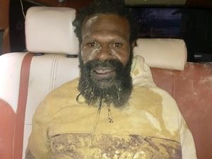 Tampang Komandan OPM Dokoge Tersenyum Usai Ditangkap Aparat di Paniai Tampang Komandan OPM Dokoge Tersenyum Usai Ditangkap Aparat di Paniai