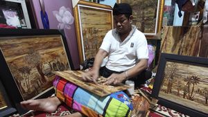 Kreatif! Limbah Pelepah Pisang Diubah Jadi Karya Seni Bernilai Ekonomi
