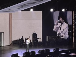 Perdana! Kyuhyun Nyanyi Sisa Rasa Mahalini dengan Live Band di Jakarta