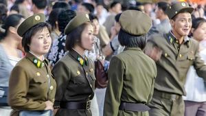 Ekspresi Wajah Tentara Korut yang Dipotret Diam-diam