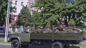 Melihat Potret Candid Tentara Korut yang Tampak Menyedihkan