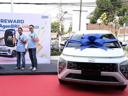 BRI Serahkan 1 Unit Mobil ke Pemenang Super AgenBRILink di Yogyakarta