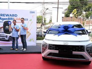 BRI Serahkan 1 Unit Mobil ke Pemenang Super AgenBRILink di Yogyakarta BRI Serahkan 1 Unit Mobil ke Pemenang Super AgenBRILink di Yogyakarta