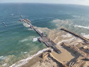 Penampakan Dermaga Apung di Gaza yang Dibangun AS untuk Akses Bantuan Penampakan Dermaga Apung di Gaza yang Dibangun AS untuk Akses Bantuan