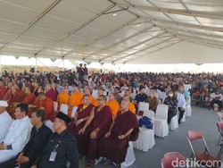 Ribuan Orang Padati Pengobatan Gratis Jelang Waisak di Candi Borobudur
