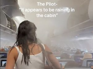 Berasa di Hutan Hujan, Penumpang Basah Kuyup di Pesawat