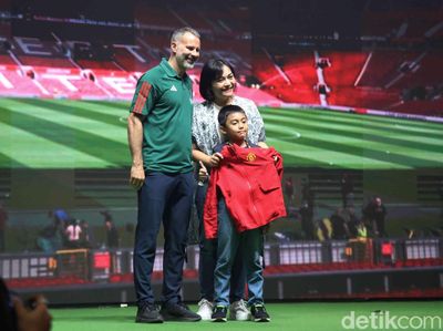 Legenda MU Ryan Giggs Sapa Penggemar di Jakarta