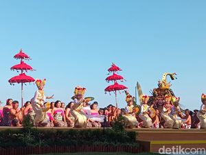 Momen Ratusan Tamu Delegasi WWF ke-10 Disambut Ritual Adat-Tarian Bali Momen Ratusan Tamu Delegasi WWF ke-10 Disambut Ritual Adat-Tarian Bali