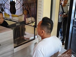 Satpam Bakar Pusat Oleh-oleh Kaboki gegara Gaji Tak Sesuai-Terancam PHK