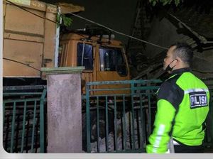 Truk Tabrak Warung di Parungpanjang Bogor, 1 Orang Terluka