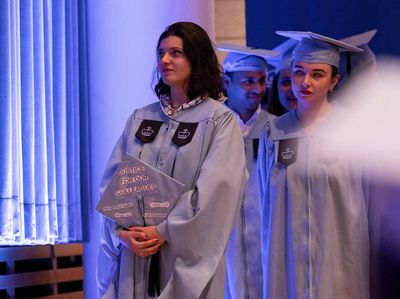 Wisuda Tak Biasa Mahasiswa AS, Pakai Toga Bertulis Seruan Bela Palestina